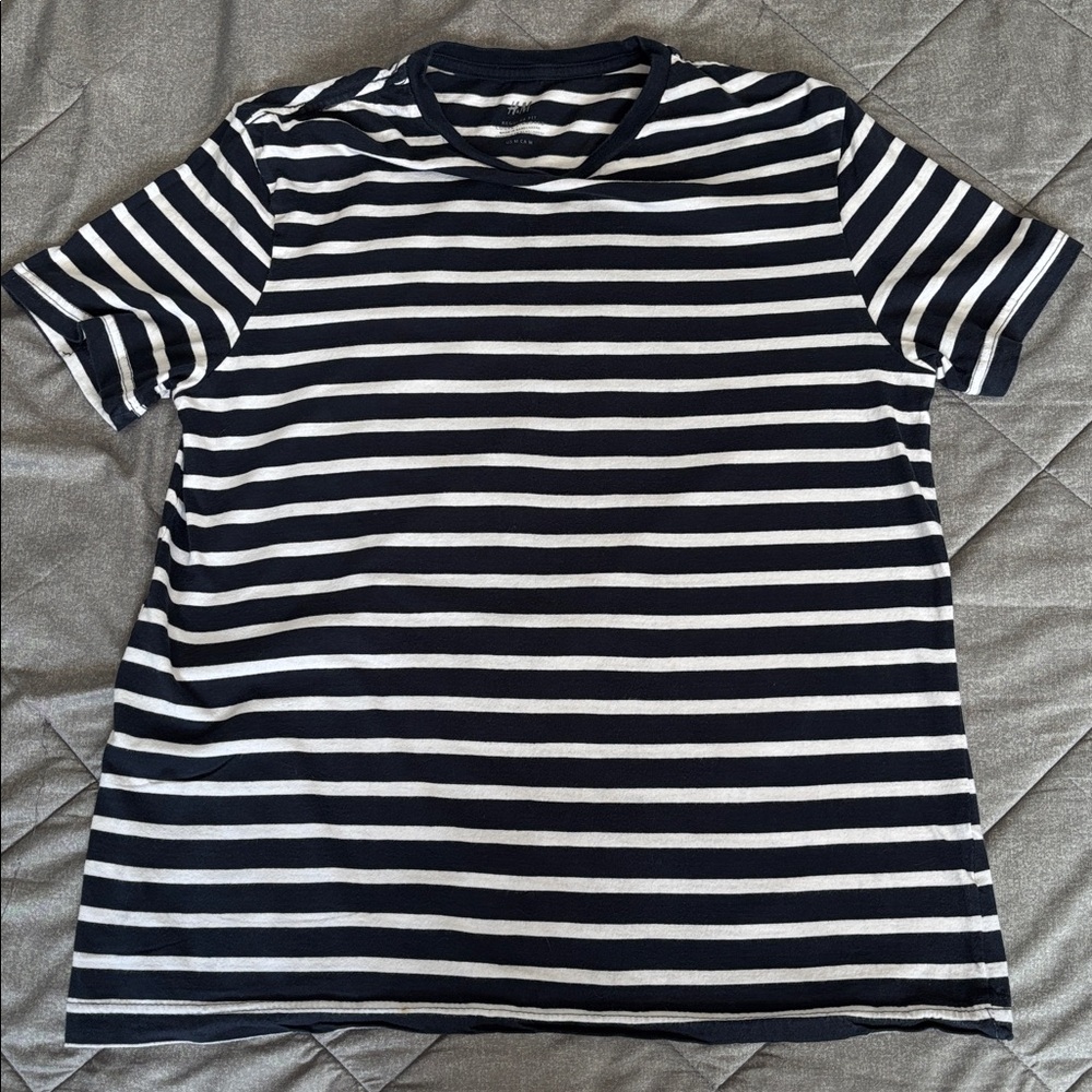 H&M Women’s Navy and White Striped Tee. Size Medium